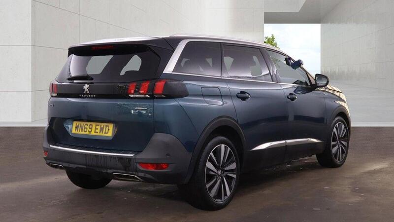 Peugeot 5008 view 4
