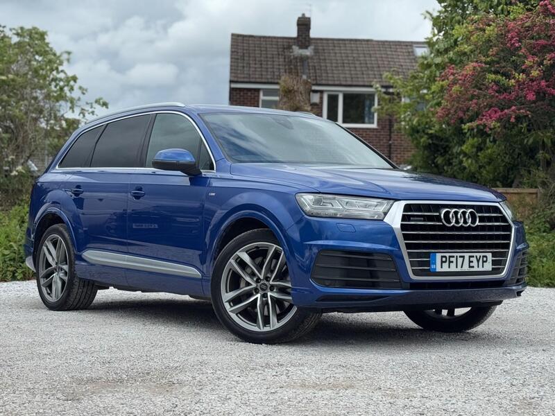 Audi Audi Q7 view 2