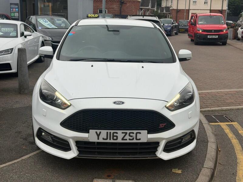 Ford Focus view 2