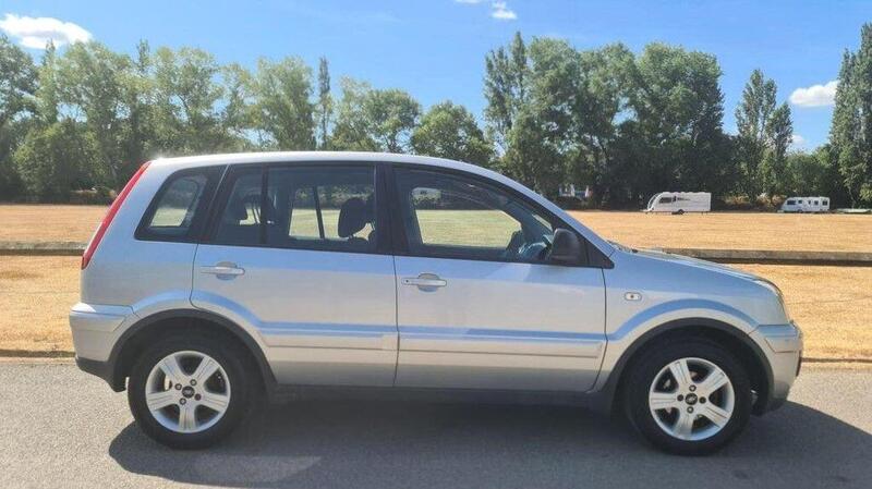 Ford Fusion view 4