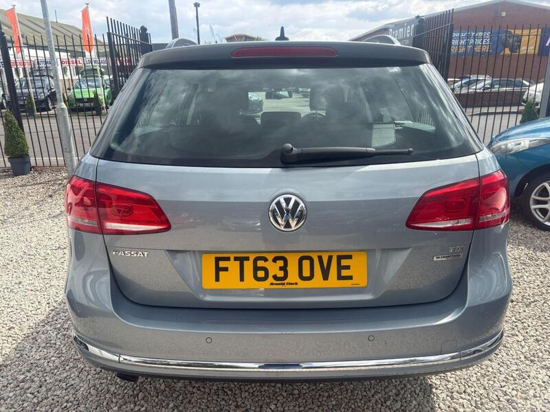 Volkswagen Passat view 5