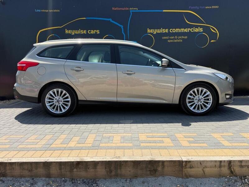 Ford Focus view 6