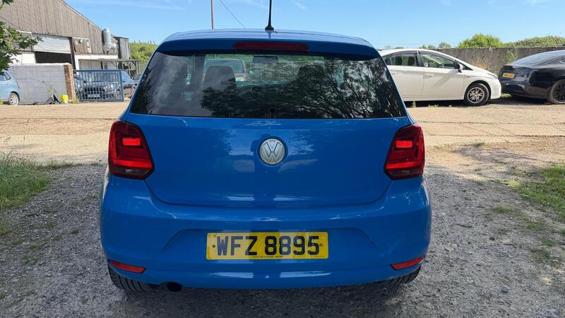 2015 Volkswagen Polo — photo 6