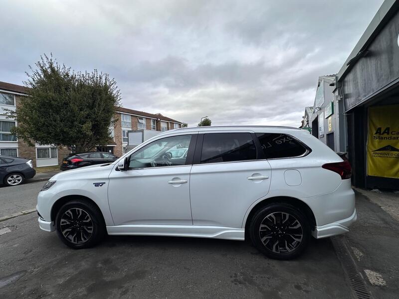 Mitsubishi Outlander view 5