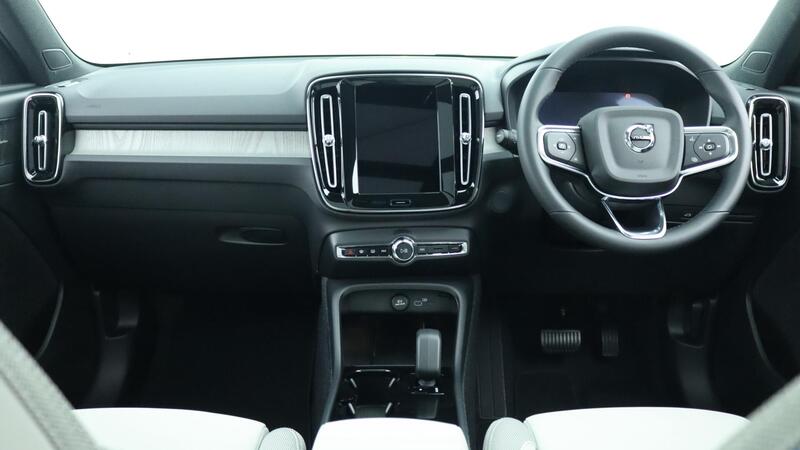 Volvo Ex40 view 5