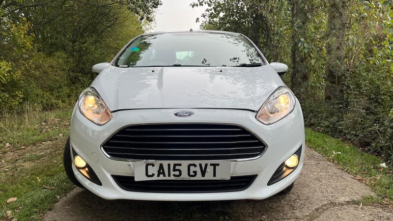2015 Ford Fiesta — photo 4