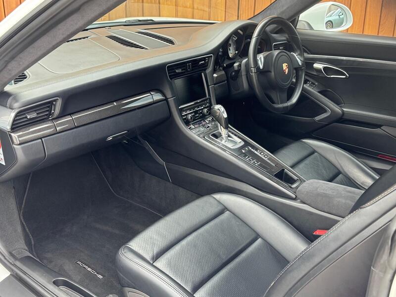 Porsche 911 view 3