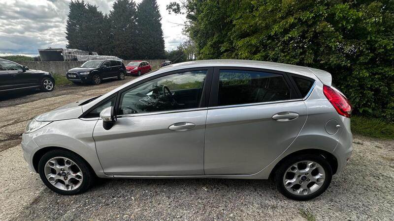 2012 Ford Fiesta — photo 5