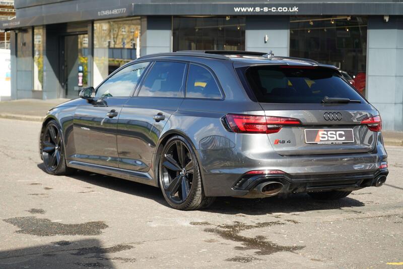Audi RS4 view 7