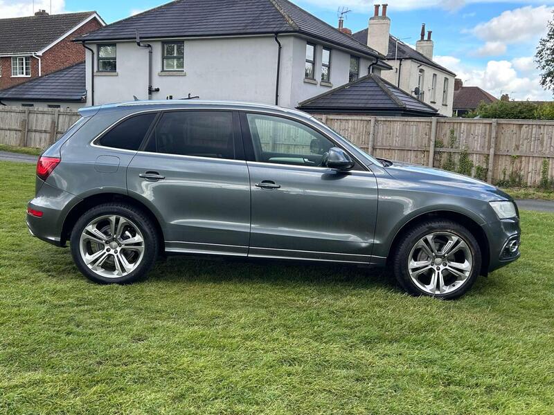 Audi Q5 view 4