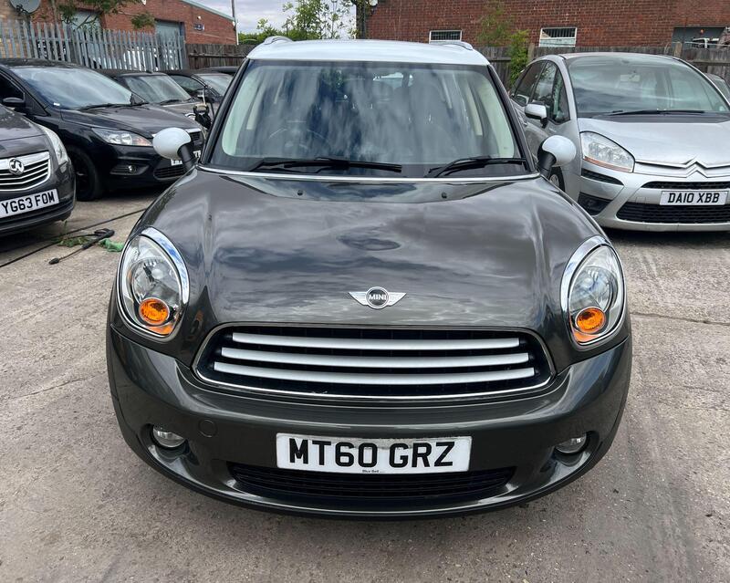 Mini Countryman view 2
