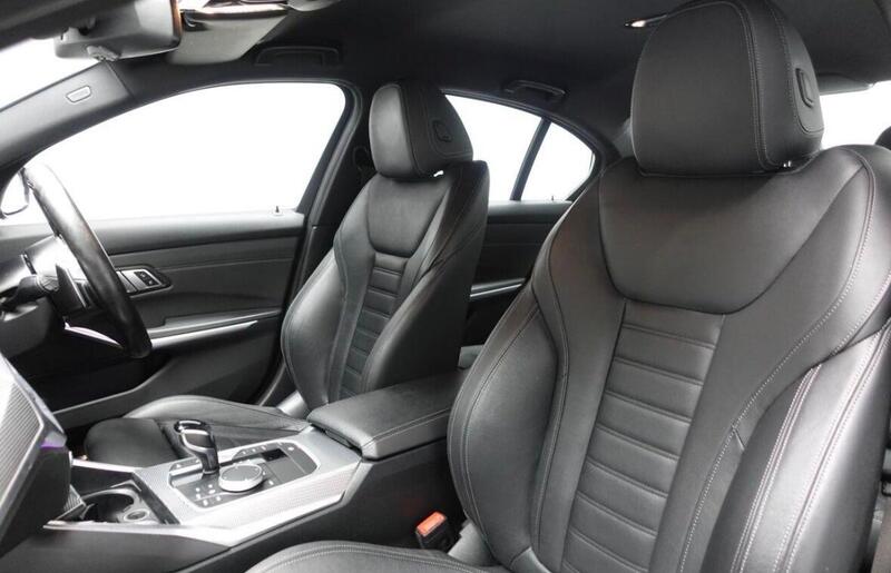 BMW 3 Series view 4