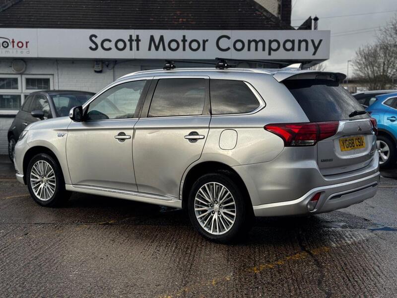 Mitsubishi Outlander view 2
