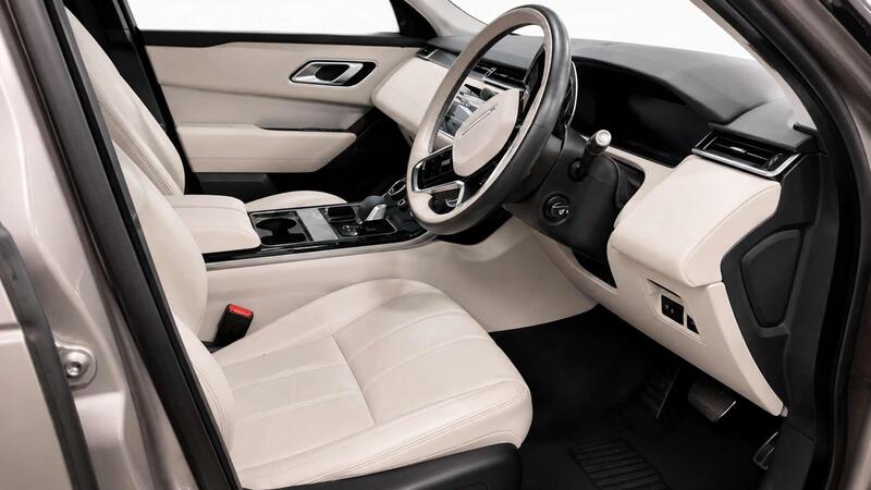 Land Rover Range Rover Velar view 2