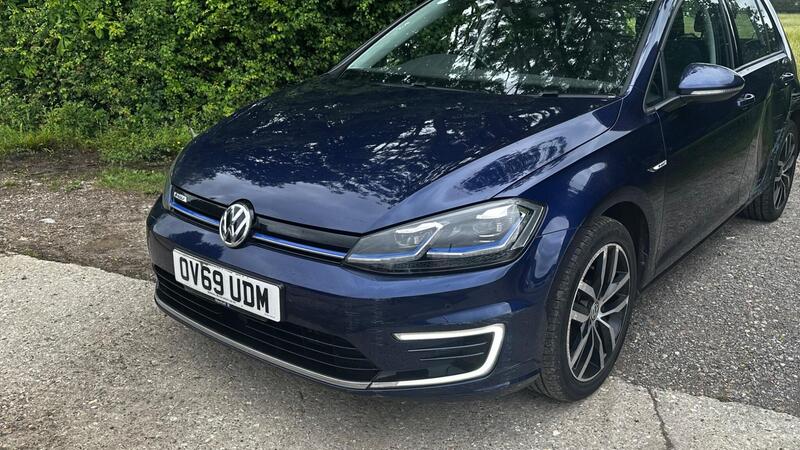 2019 Volkswagen e-Golf — photo 2