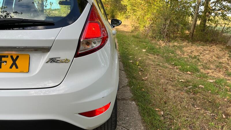 2013 Ford Fiesta — photo 19