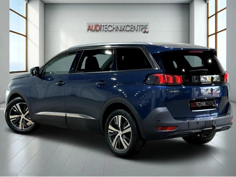 Peugeot 5008 view 3
