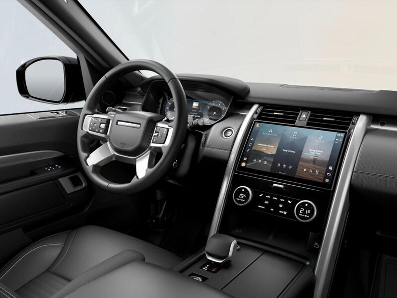 Land Rover Discovery view 4