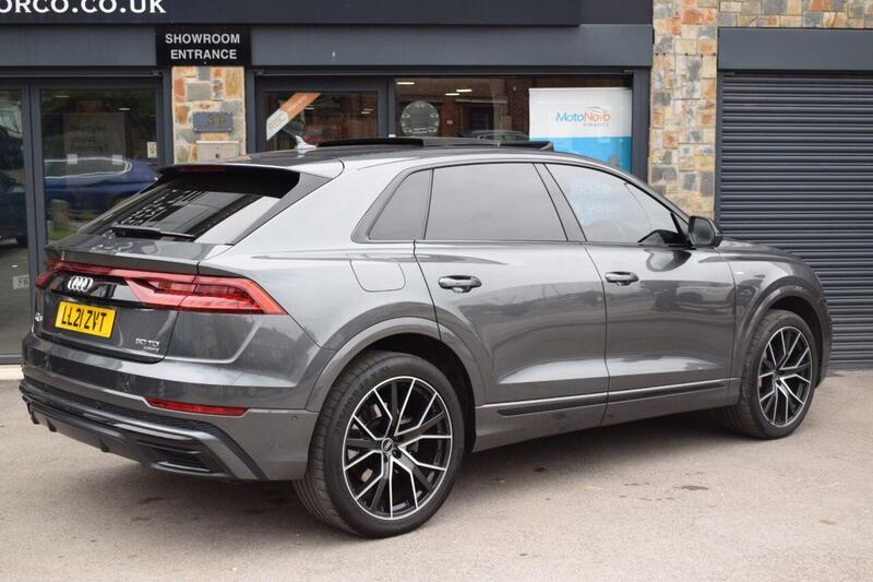 Audi Q8 view 4