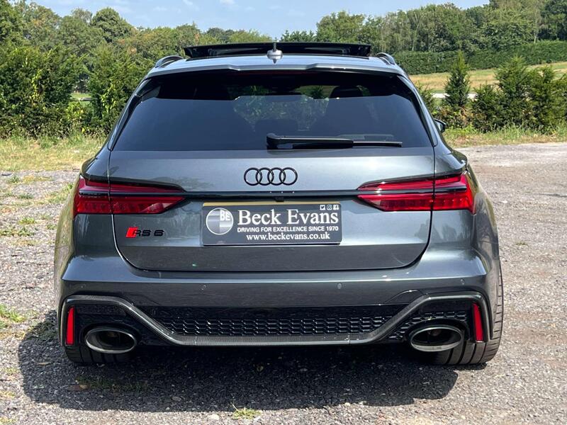 Audi RS6 Avant view 5