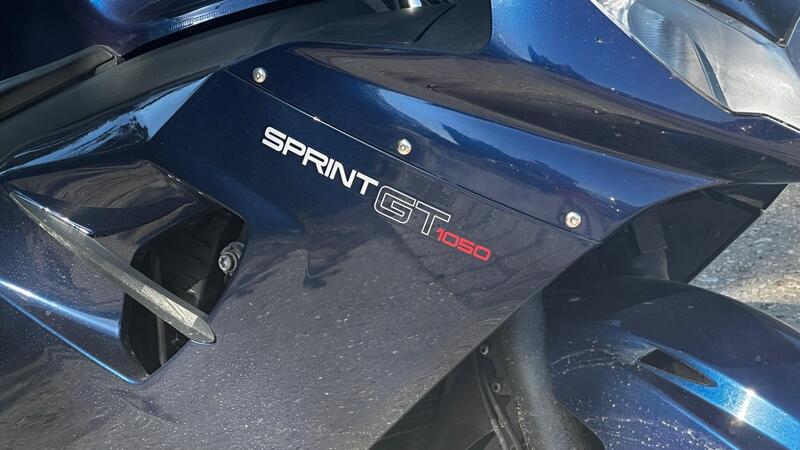 2011 Triumph Sprint GT 1050 — photo 2