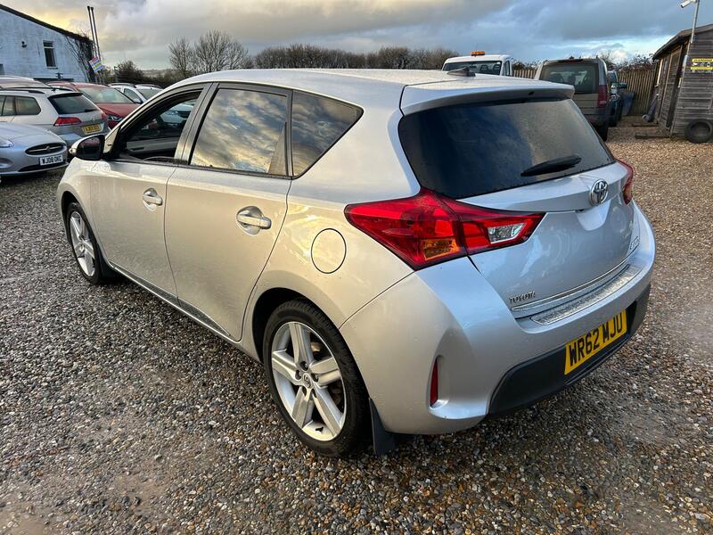 Toyota Auris view 6