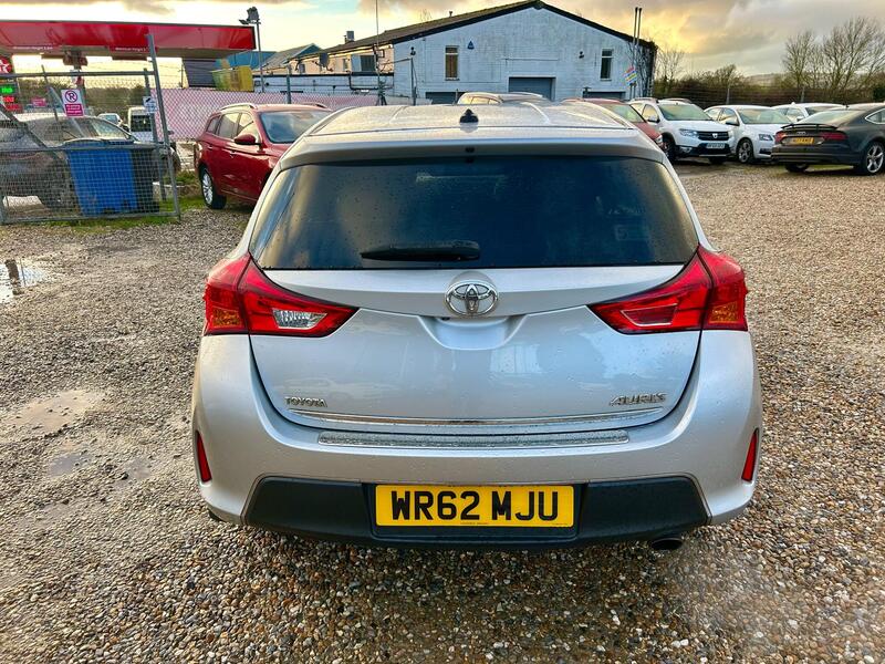 Toyota Auris view 7