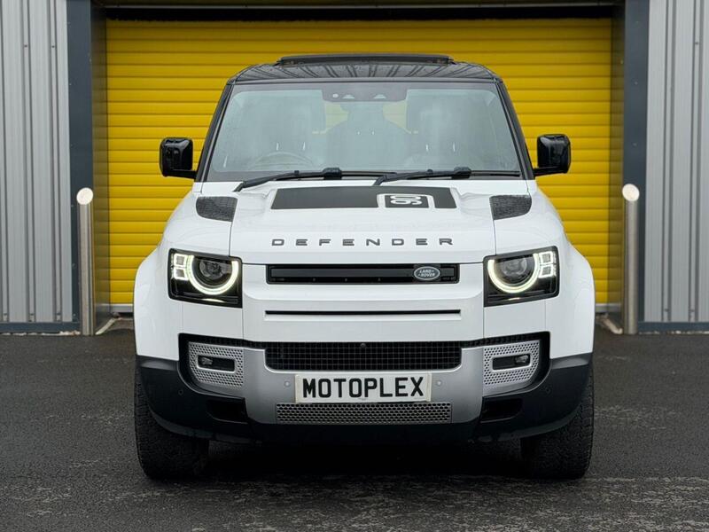 Land Rover Defender view 4