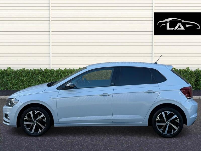 Volkswagen Polo view 3