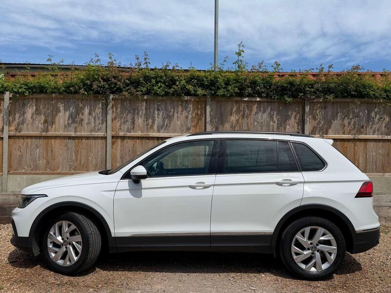Volkswagen Tiguan view 6