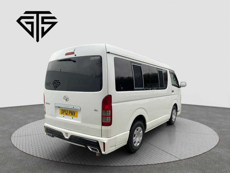 Toyota Hiace view 4
