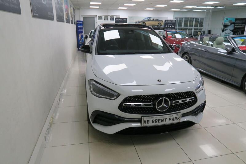 Mercedes-Benz Mercedes-Benz GLA view 3
