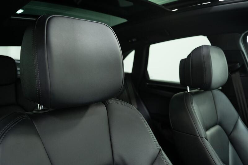 Porsche Macan view 3