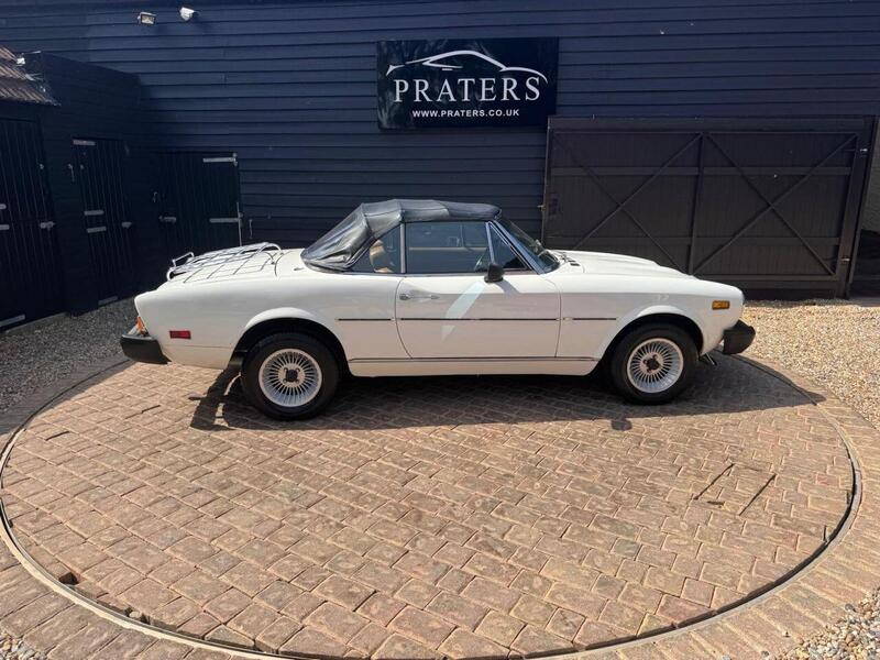 Fiat 124 Spider view 5