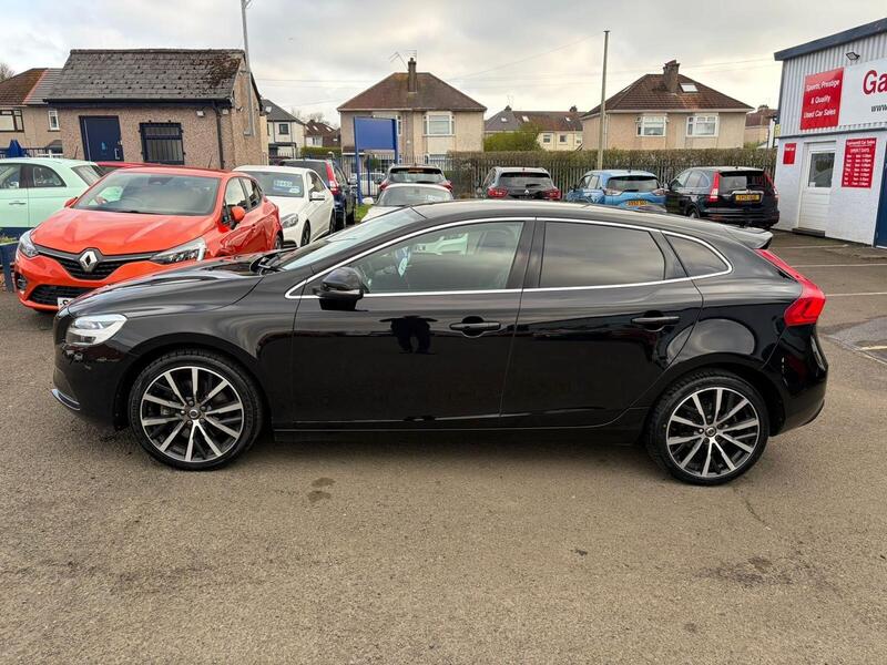 Volvo V40 main image