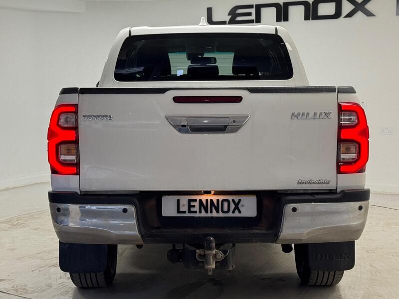 Toyota Hilux view 5