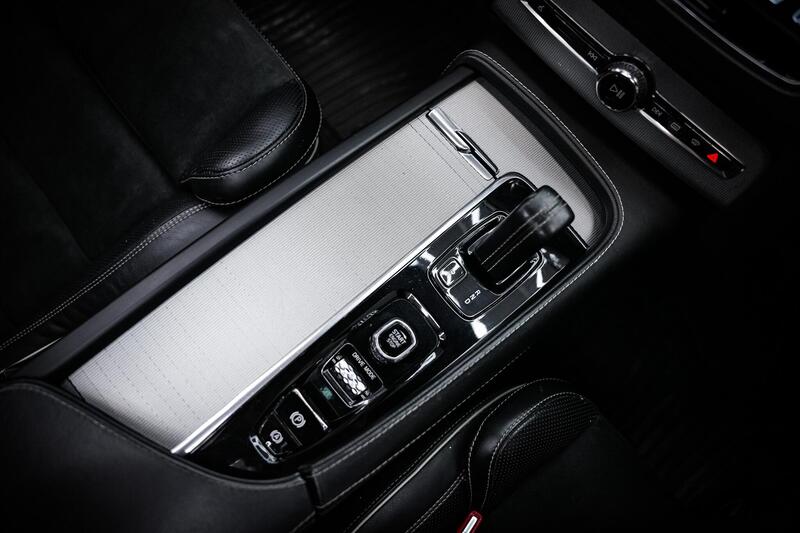 Volvo XC90 view 5