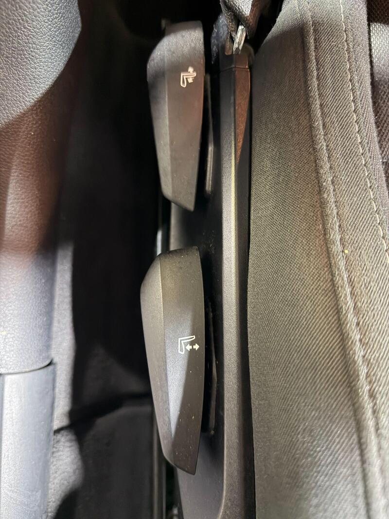 2011 BMW 1 Series — photo 26