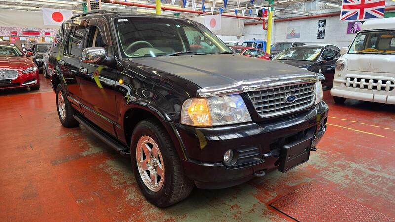 Ford Explorer view 3