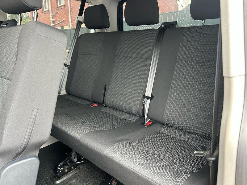 Volkswagen Transporter Shuttle view 4