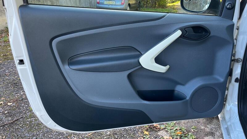2013 Ford Ka — photo 43