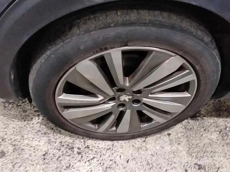 Peugeot 5008 view 3