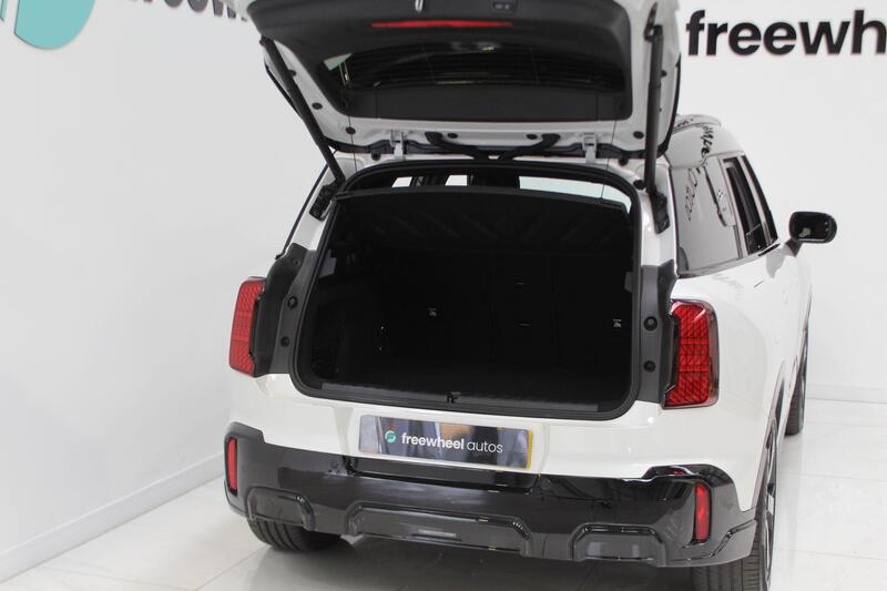 2024 MINI Electric Countryman in White — image 44 of 90