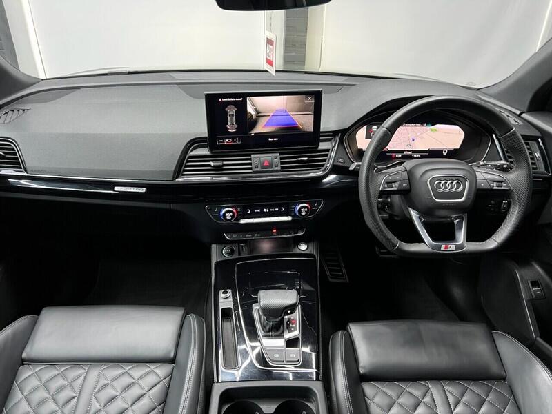 Audi Q5 view 2