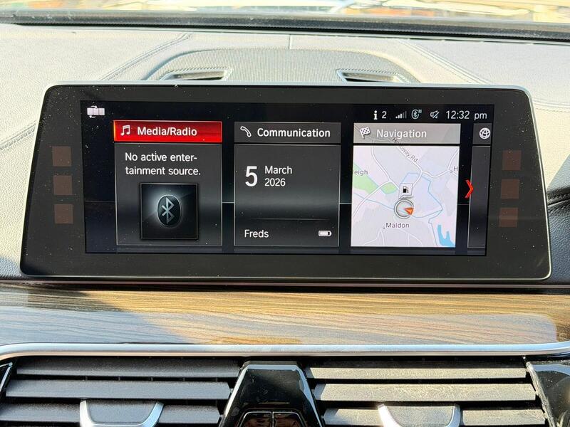 BMW 5 Series view 4