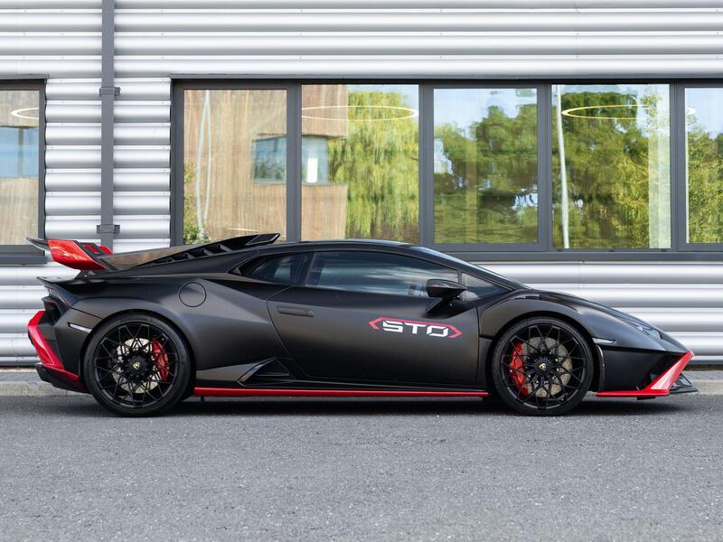 Lamborghini Huracan view 2