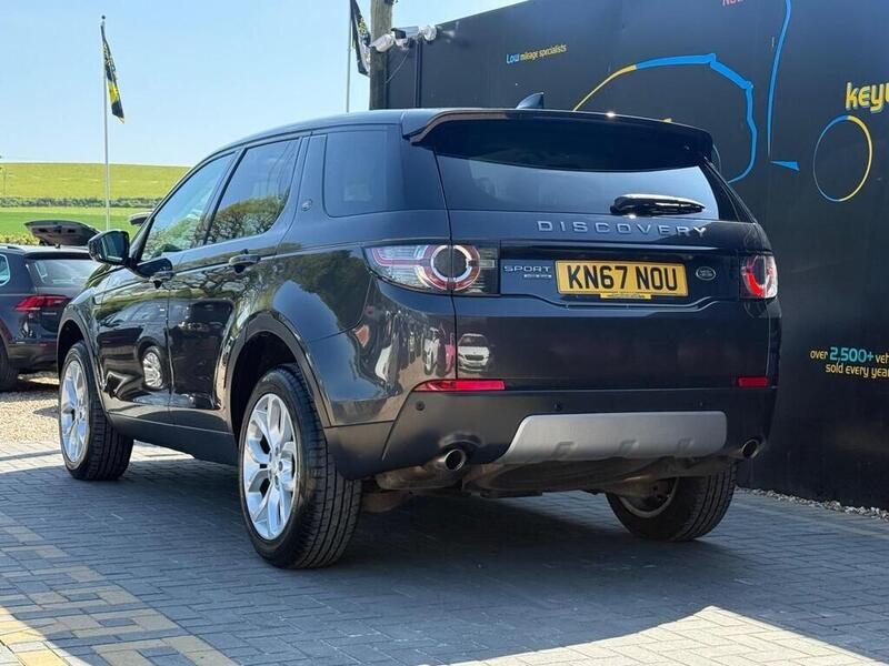 Land Rover Discovery Sport view 3