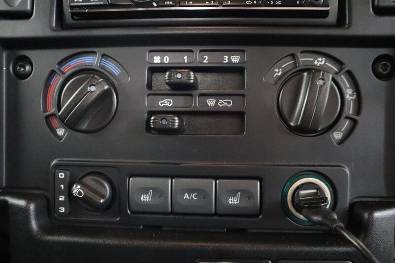 Land Rover Defender view 25
