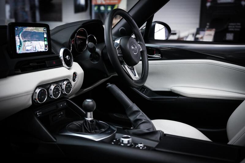 Mazda MX-5 view 3