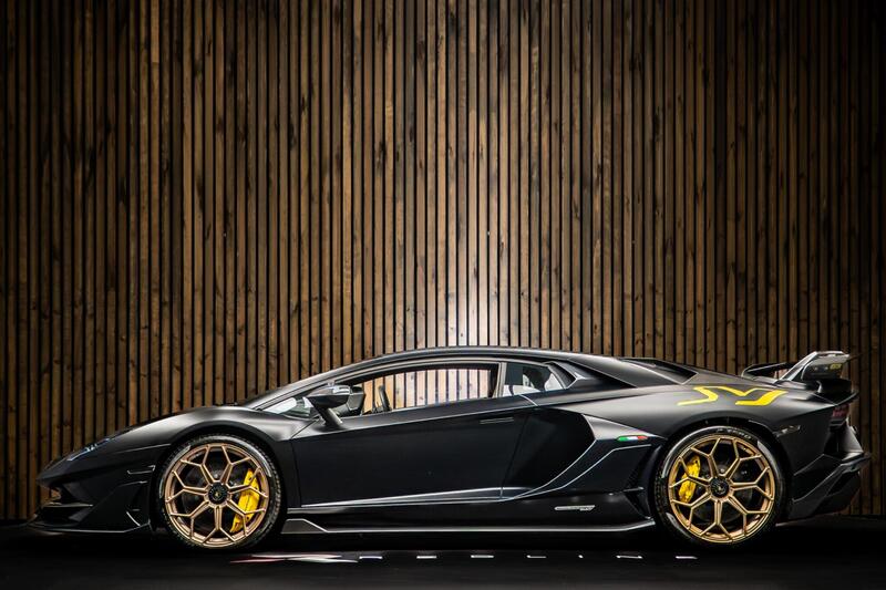 Lamborghini Aventador view 7